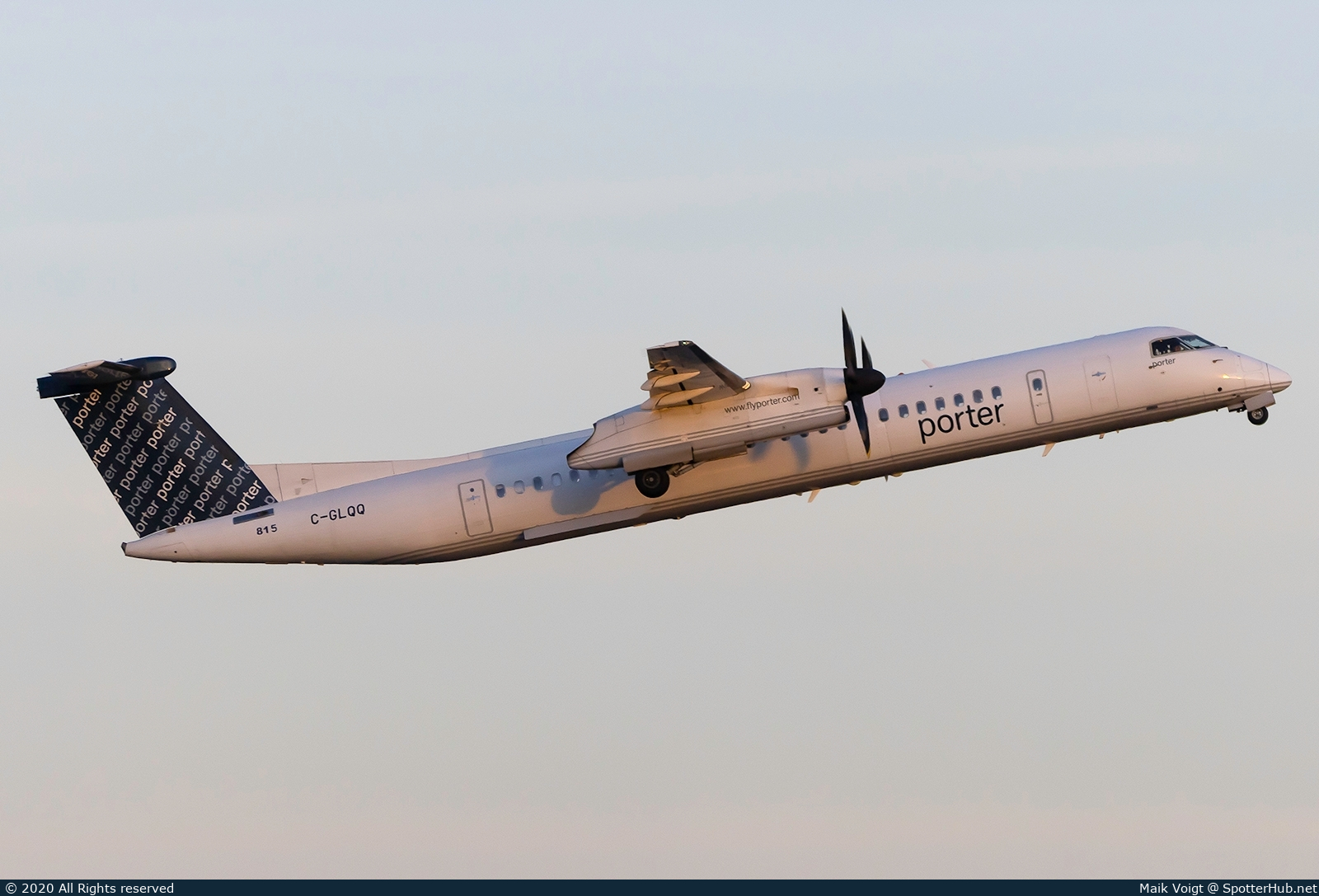 Photo of C-GLQQ - Bombardier DHC-8-402 Dash 8 Q400 operated by Porter Airlines