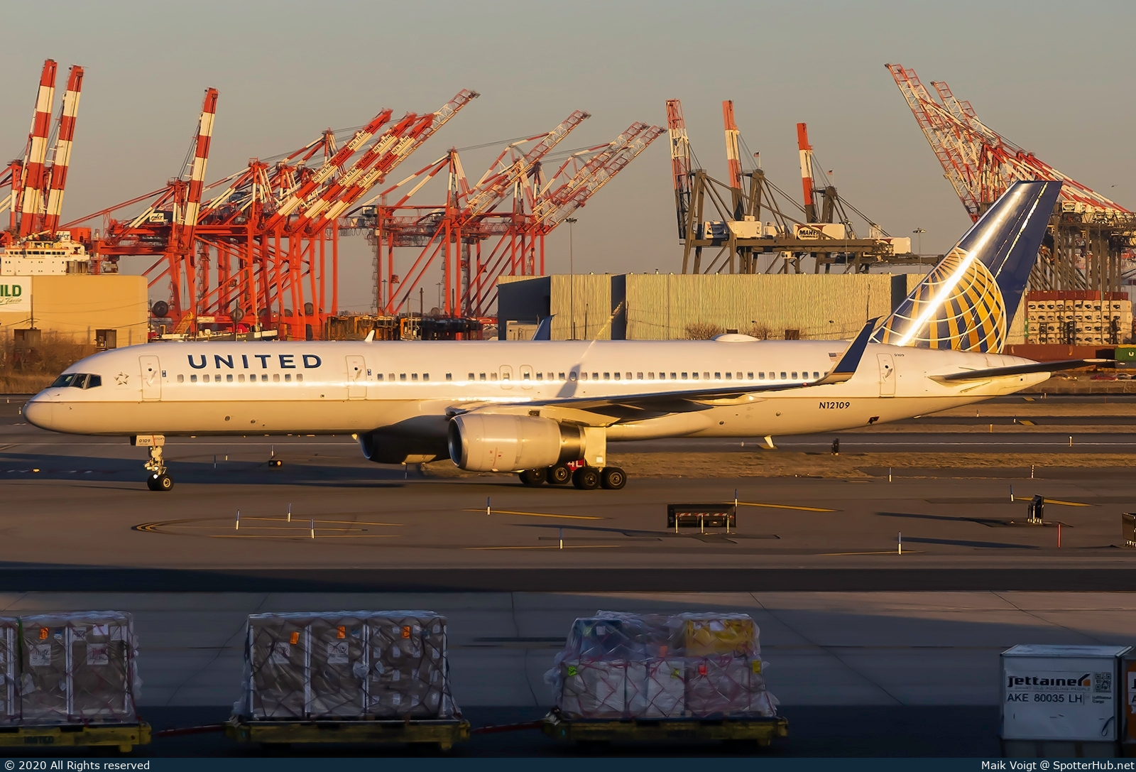 Photo of N12109 - Boeing 757-224 operated by United Airlines