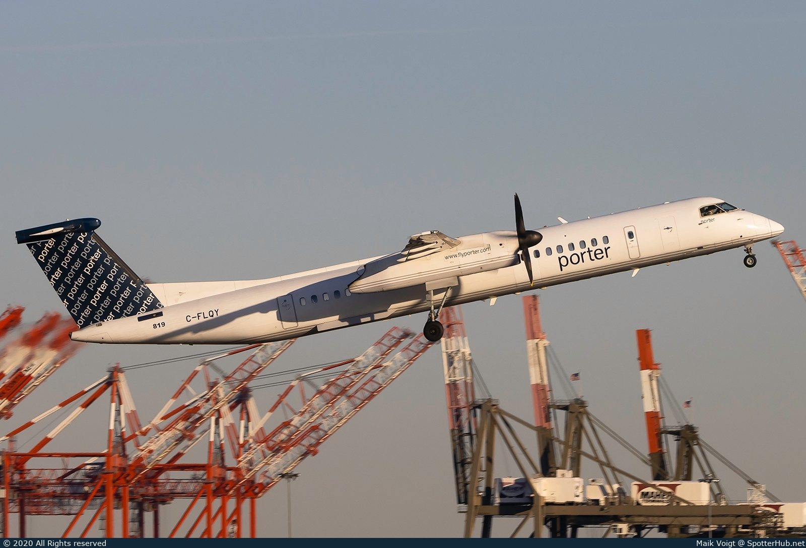 Photo of C-FLQY - Bombardier DHC-8-402 Dash 8 Q400 operated by Porter Airlines