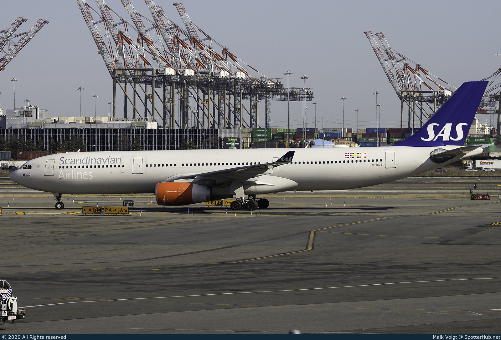 Photo of LN-RKT - Airbus A330-343 operated by SAS Scandinavian Airlines