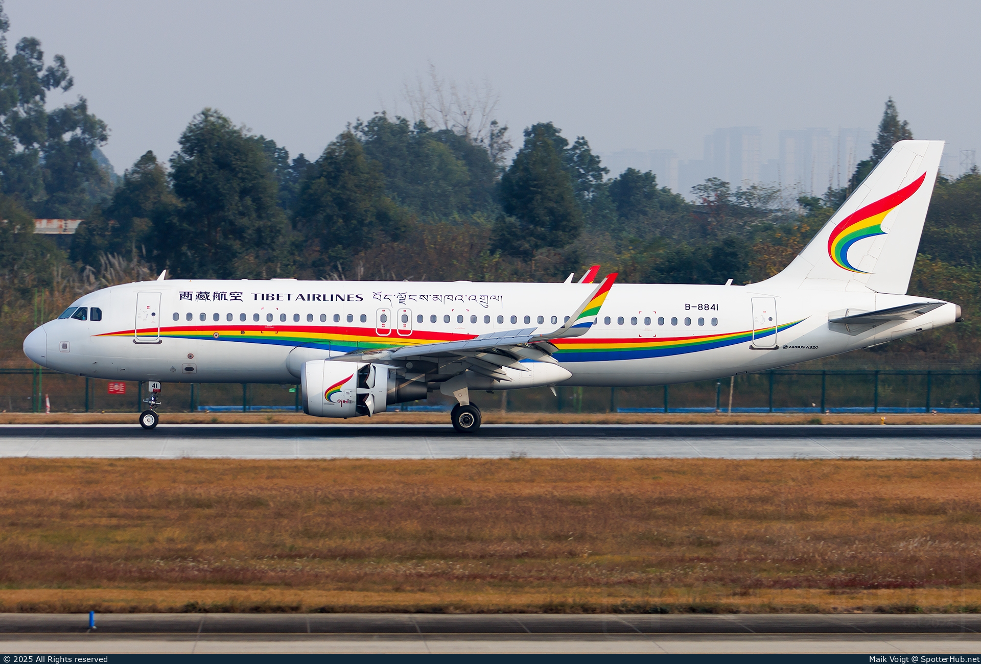 Photo of B-8841 - Airbus A320-214 operated by Tibet Airlines