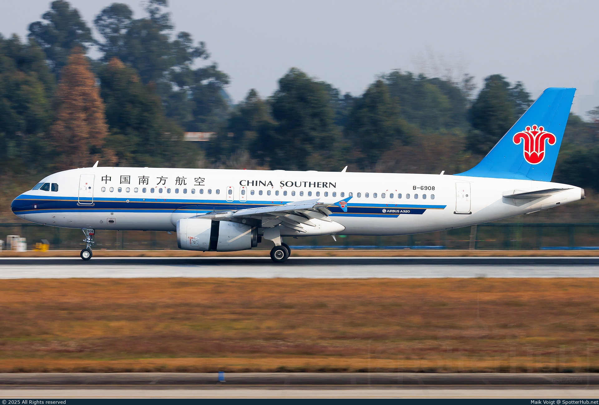 Photo of B-6908 - Airbus A320-232 operated by China Southern Airlines