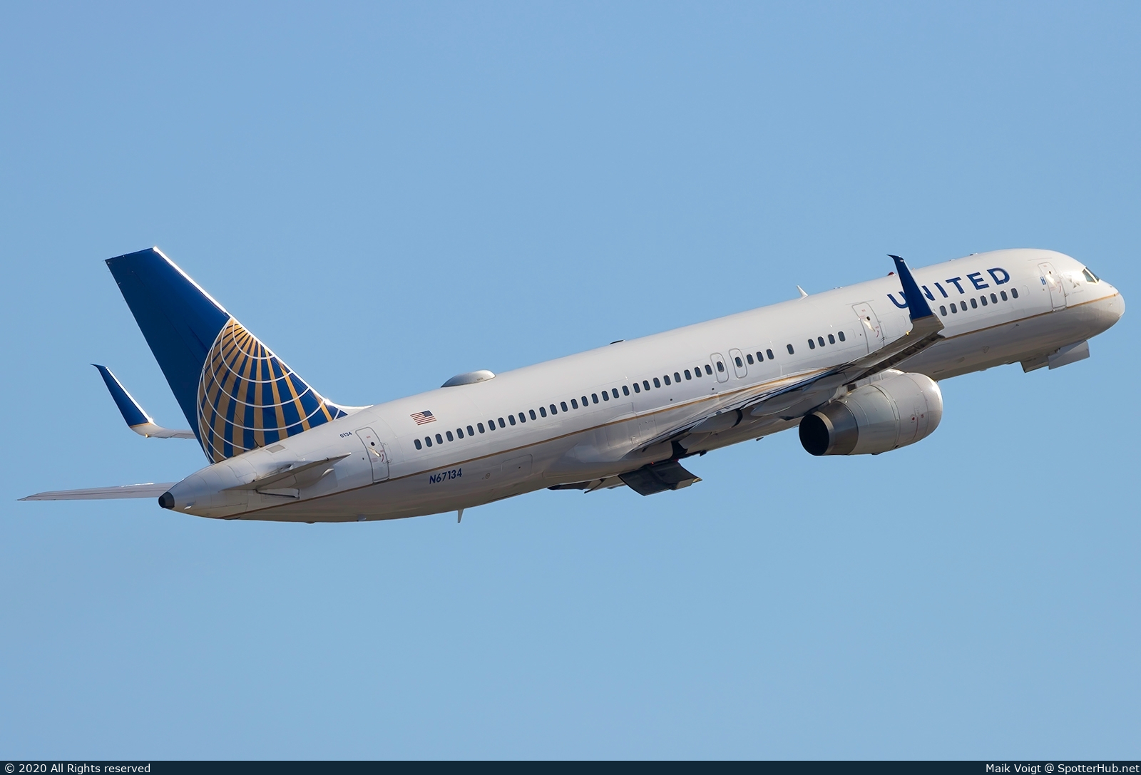 Photo of N67134 - Boeing 757-224 operated by United Airlines