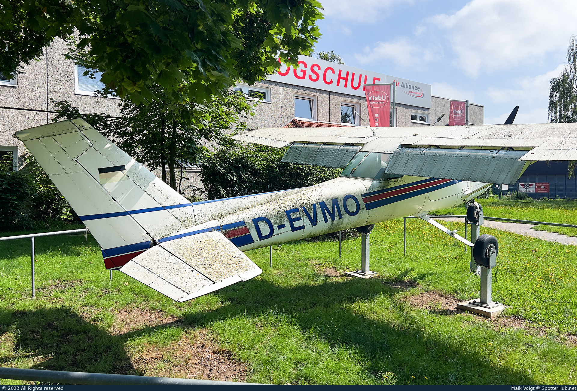 Photo of D-EVMO - Reims-Cessna F152 operated by Private