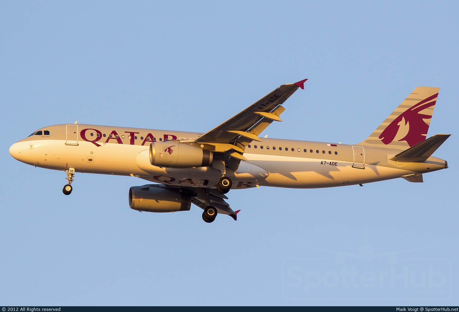 Photo of A7-ADE - Airbus A320-232 operated by Qatar Airways