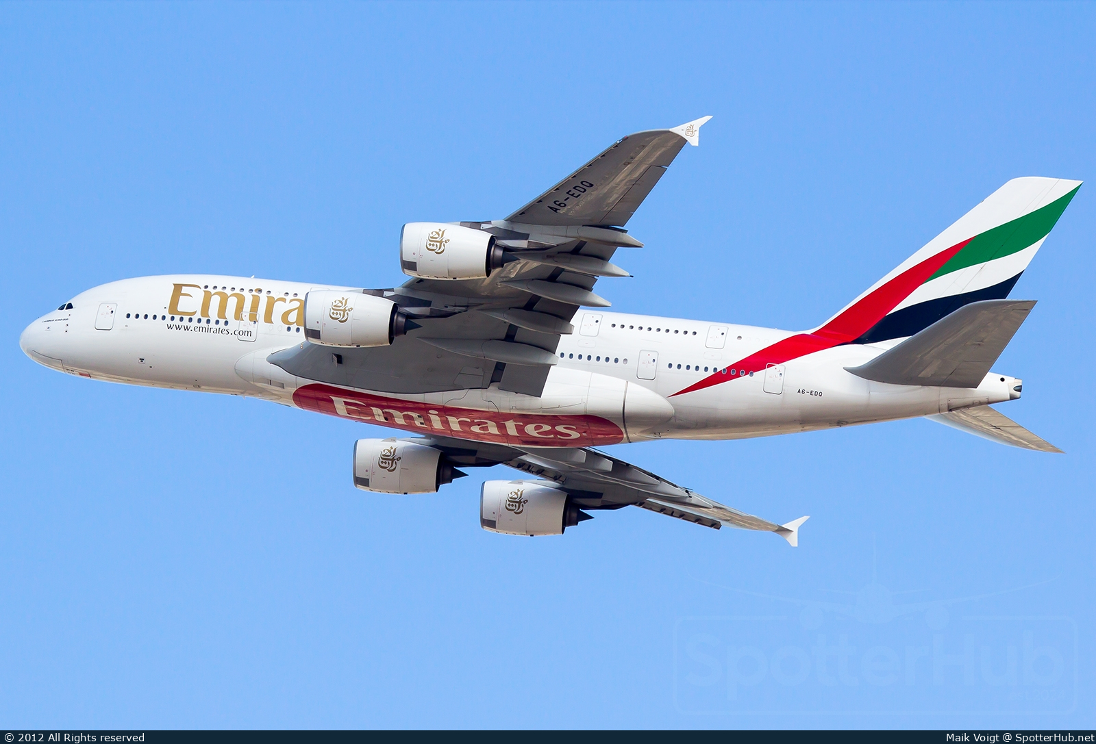 Photo of A6-EDQ - Airbus A380-861 operated by Emirates