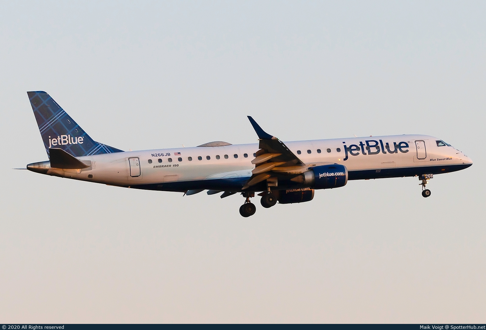 Photo of N266JB - Embraer ERJ-190AR operated by jetBlue Airways