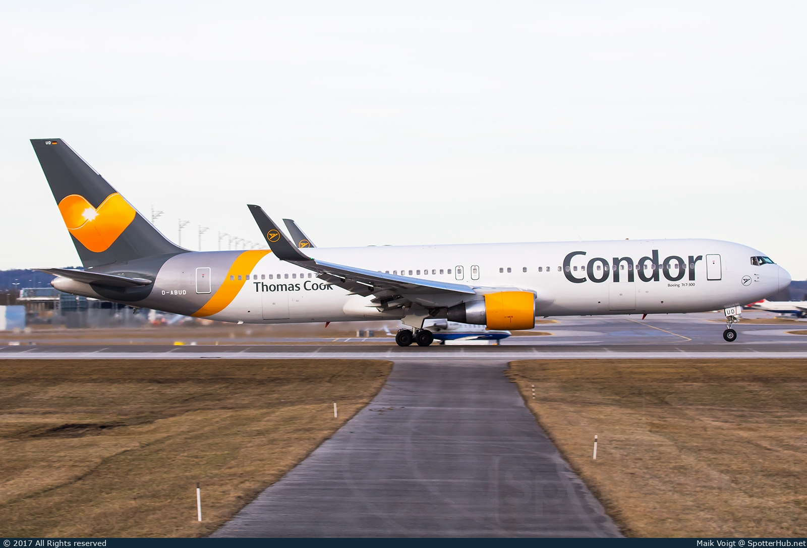 Photo of D-ABUD - Boeing 767-330(ER) operated by Condor