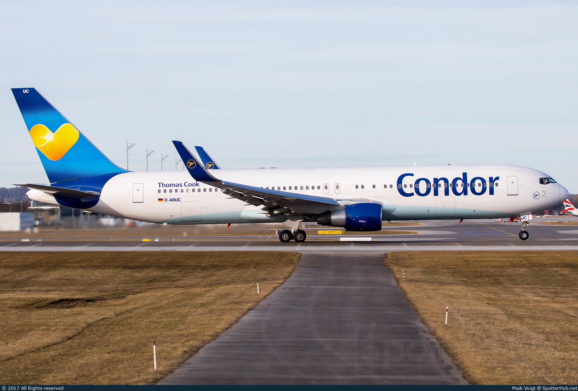 Photo of D-ABUC - Boeing 767-330(ER) operated by Condor