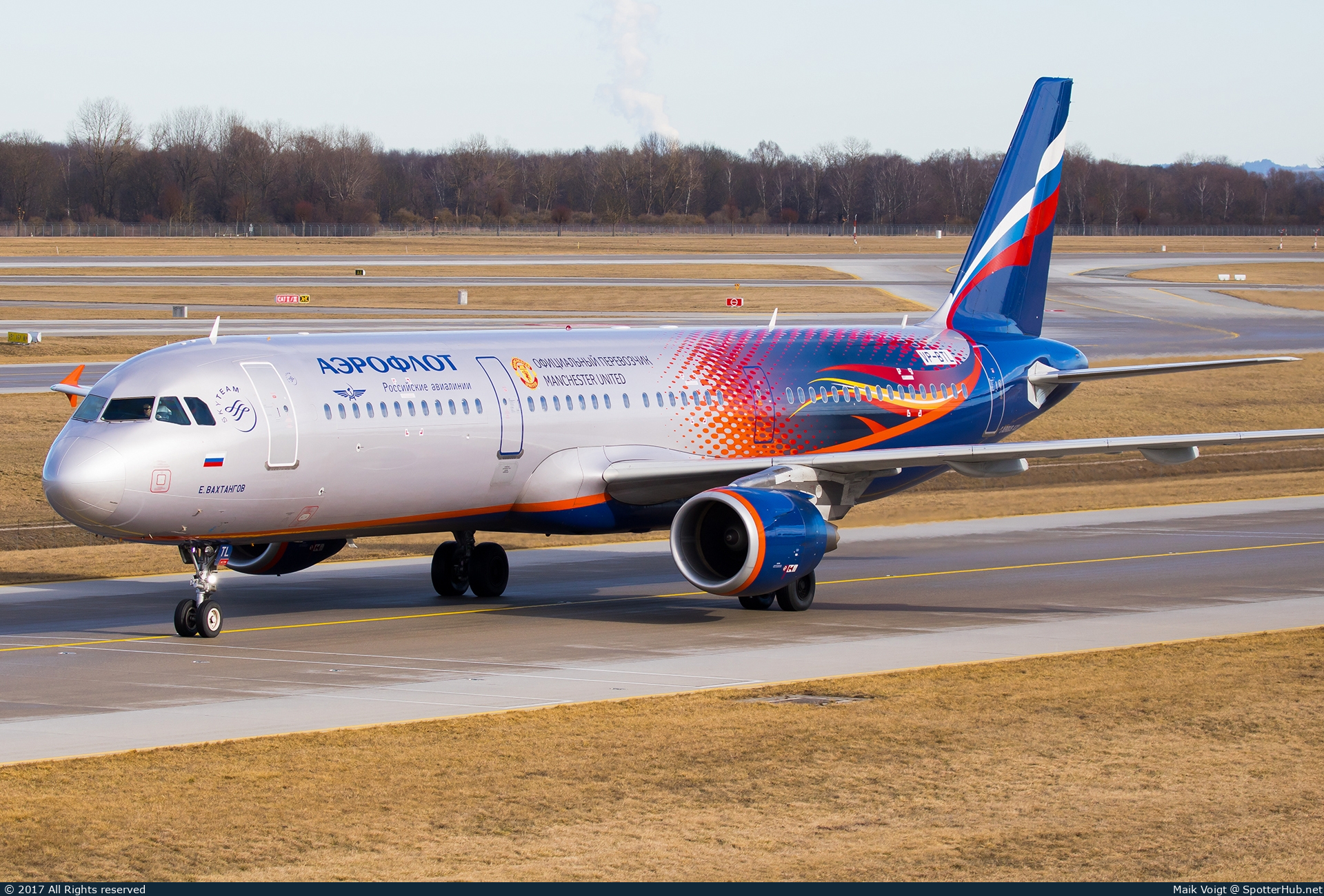 Photo of VP-BTL - Airbus A321-211 operated by Aeroflot