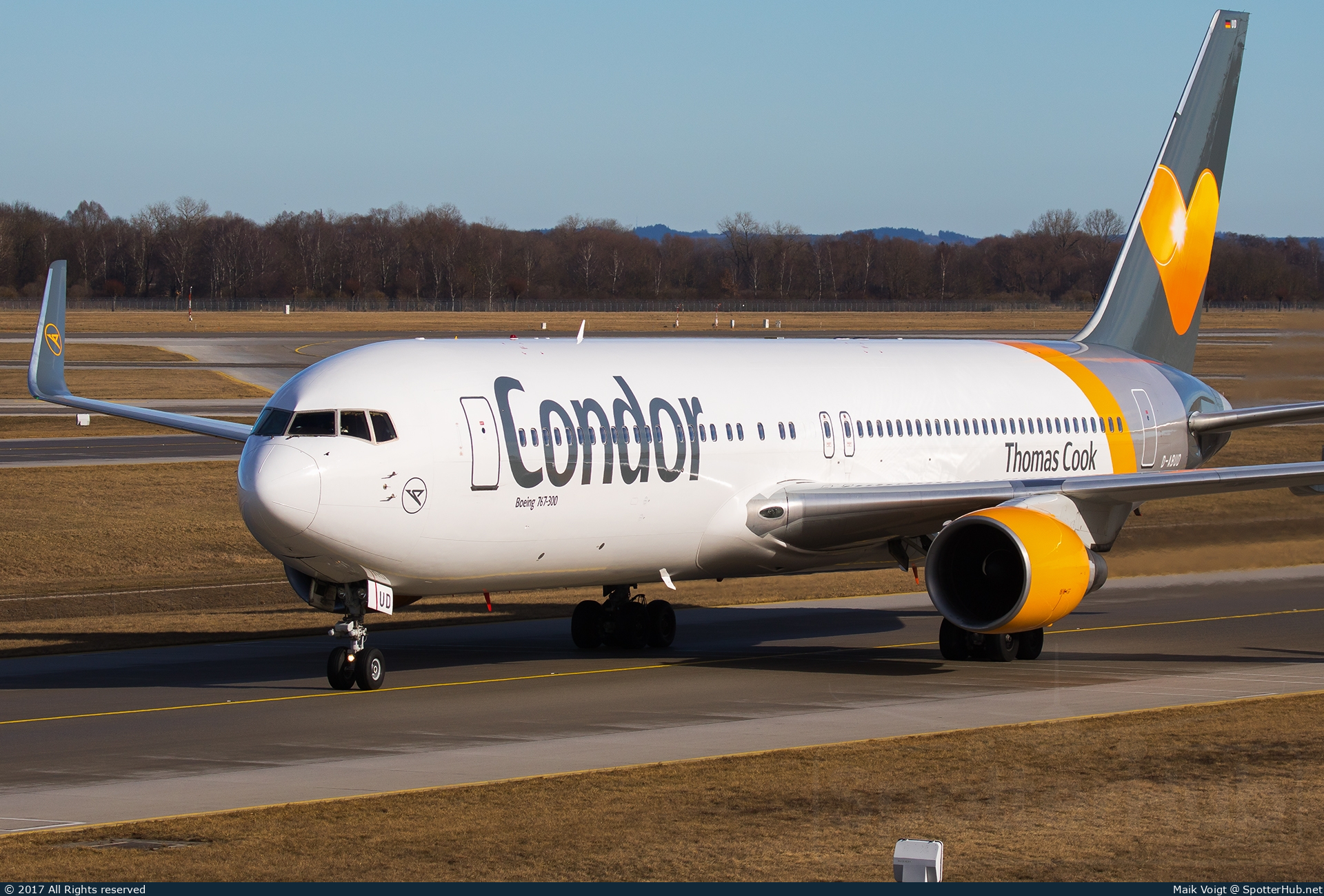 Photo of D-ABUD - Boeing 767-330(ER) operated by Condor