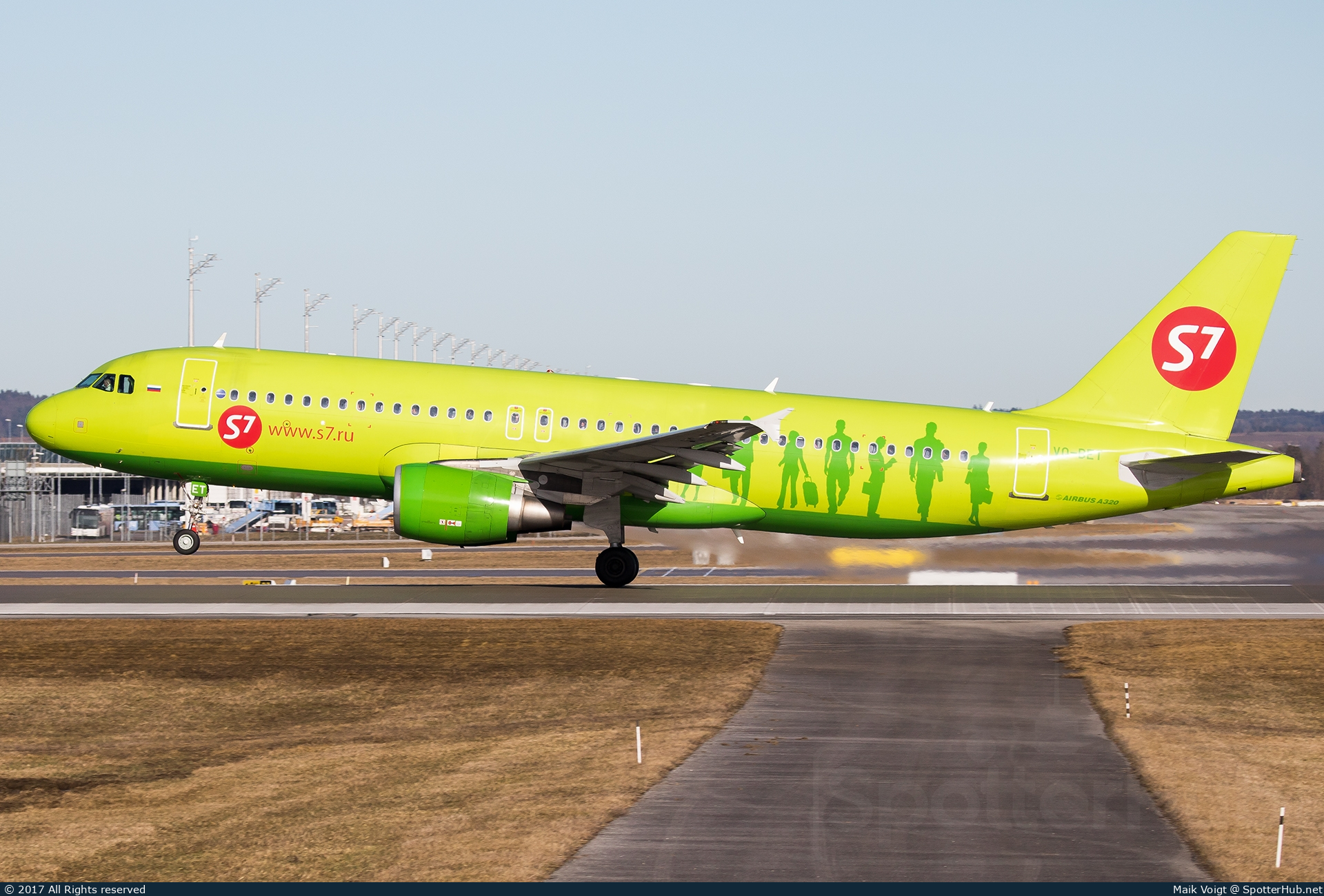 Photo of VQ-BET - Airbus A320-214 operated by S7 Airlines