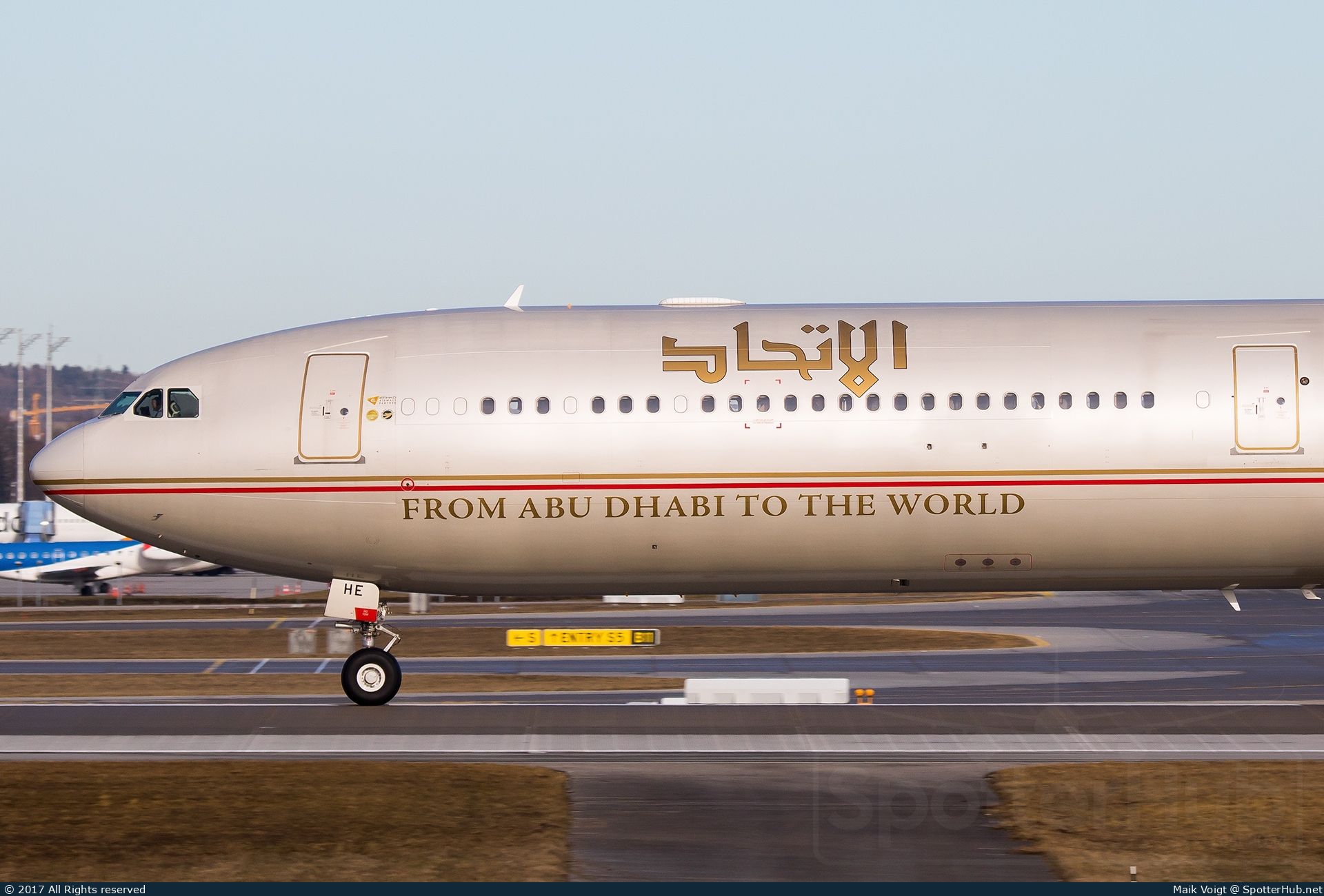 Photo of A6-EHE - Airbus A340-642 operated by Etihad Airways