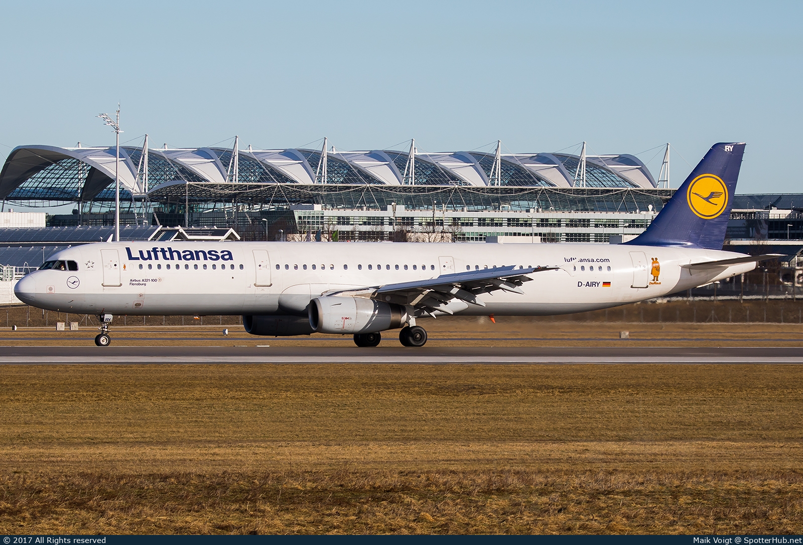 Photo of D-AIRY - Airbus A321-131 operated by Lufthansa