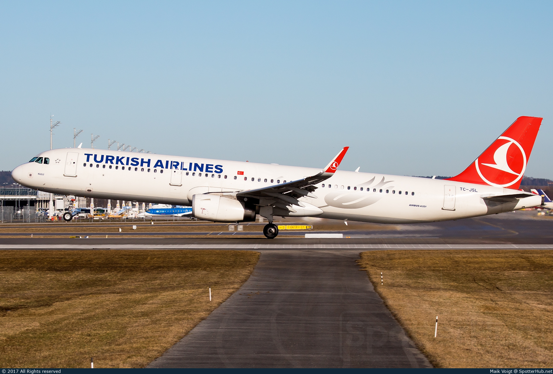 Photo of TC-JSL - Airbus A321-231 operated by Turkish Airlines