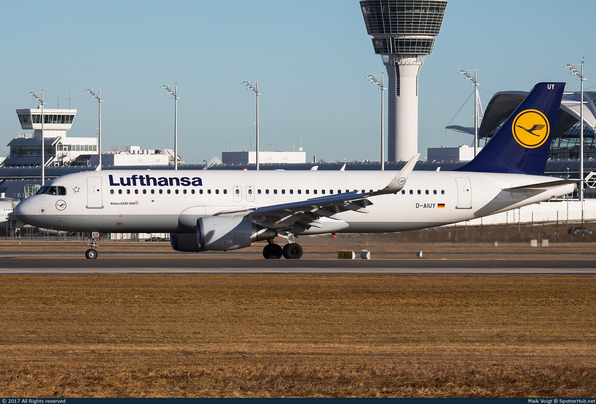 Photo of D-AIUY - Airbus A320-214 operated by Lufthansa