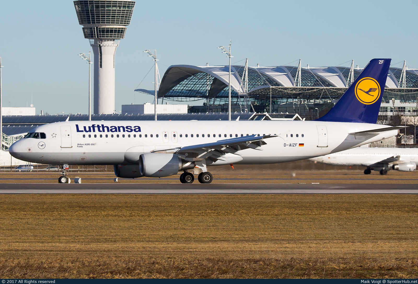 Photo of D-AIZF - Airbus A320-214 operated by Lufthansa