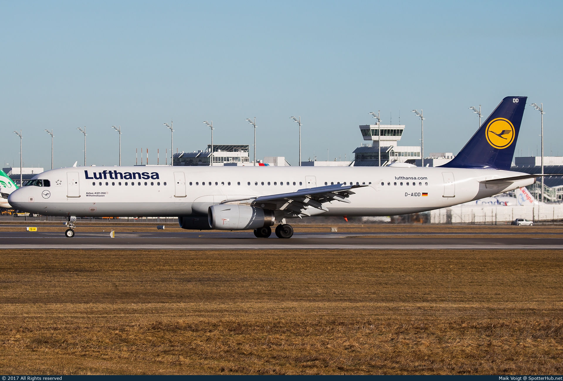 Photo of D-AIDD - Airbus A321-231 operated by Lufthansa