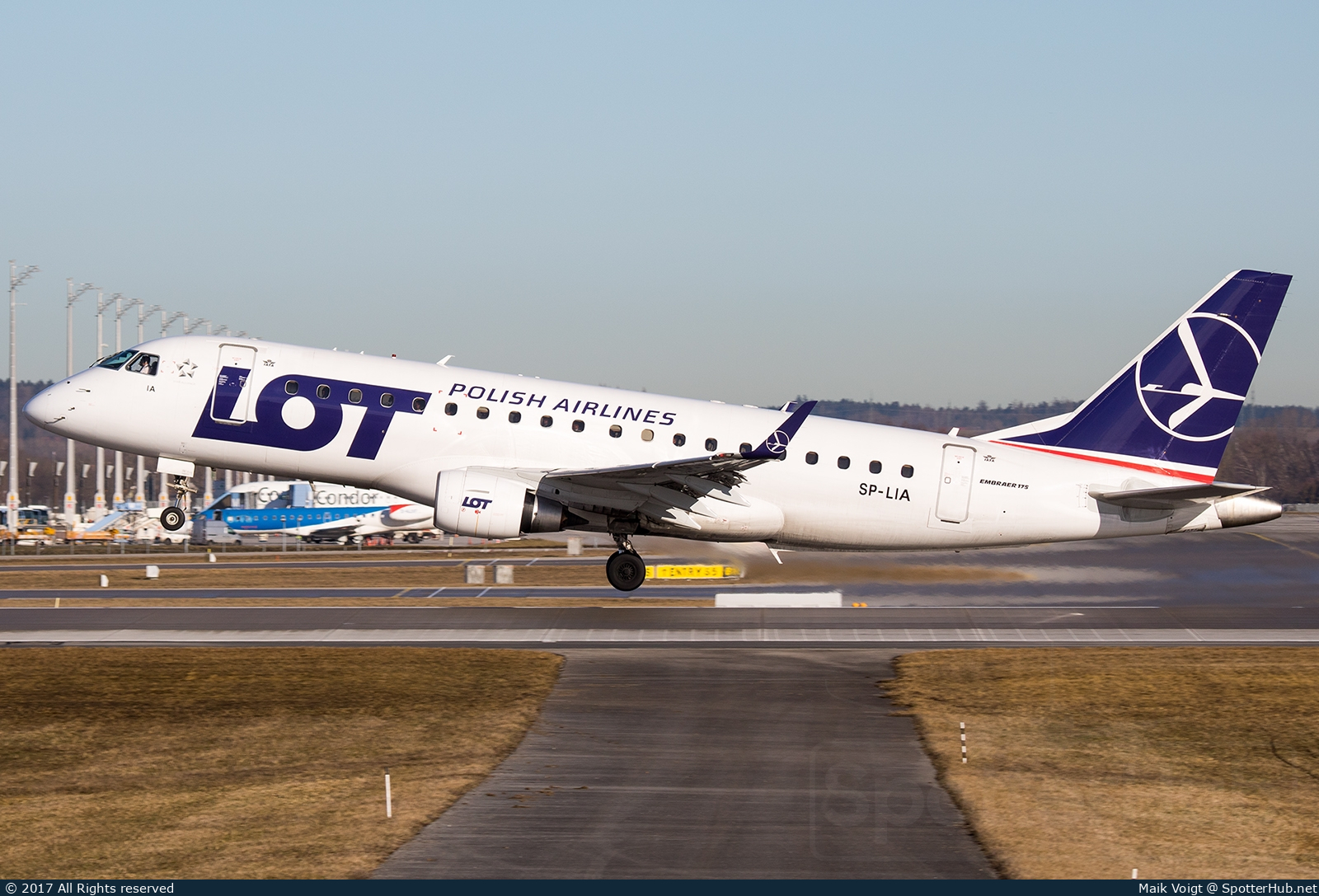 Photo of SP-LIA - Embraer ERJ-175STD operated by LOT Polish Airlines