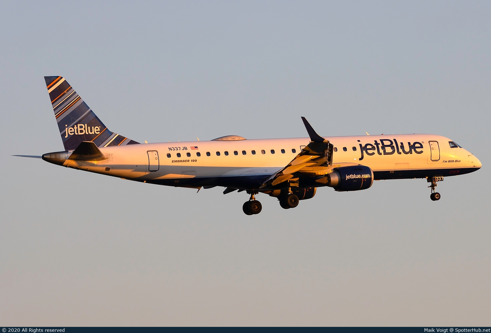 Photo of N337JB - Embraer ERJ-190AR operated by jetBlue Airways
