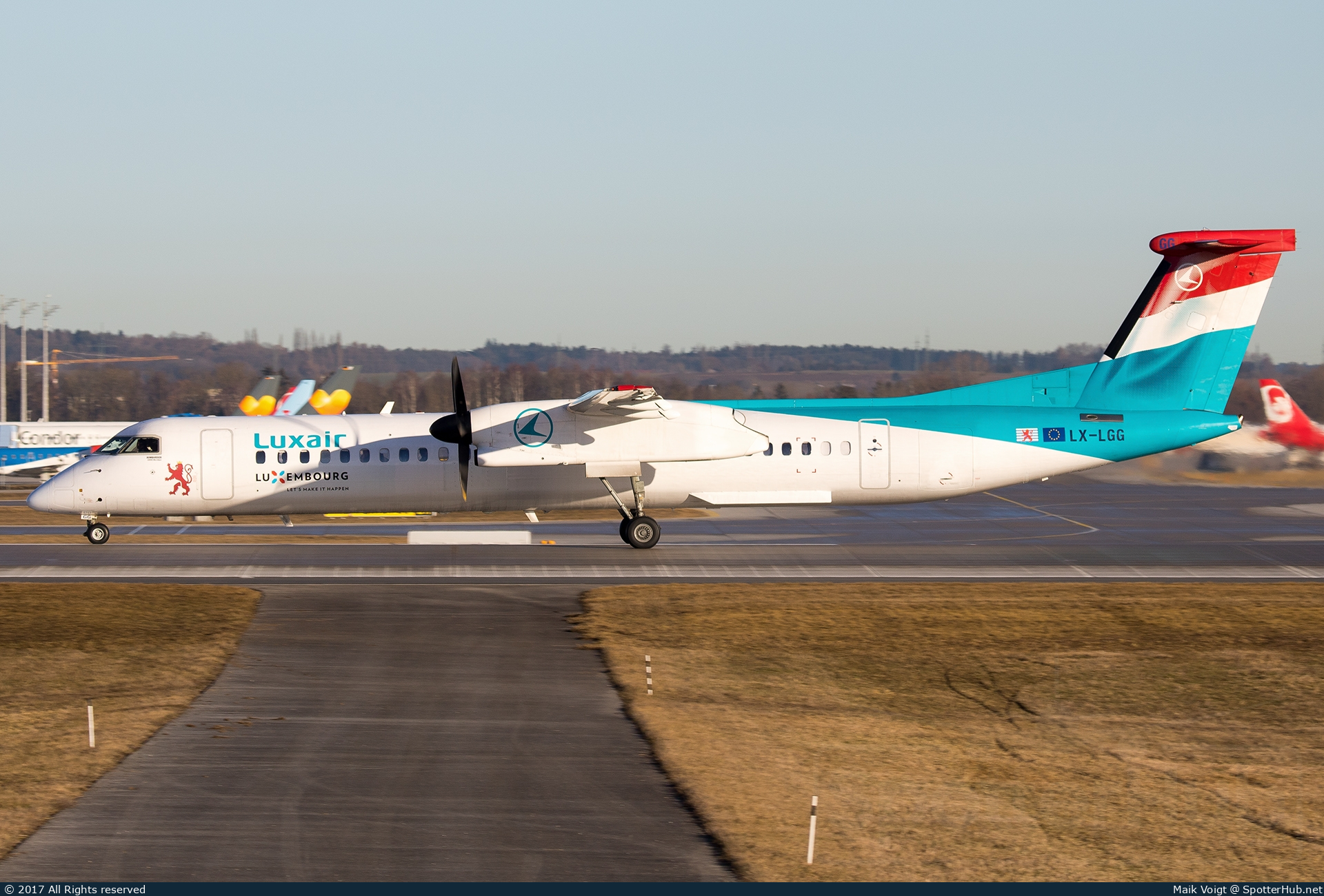 Photo of LX-LGG - Bombardier DHC-8-402 Dash 8 Q400 operated by Luxair