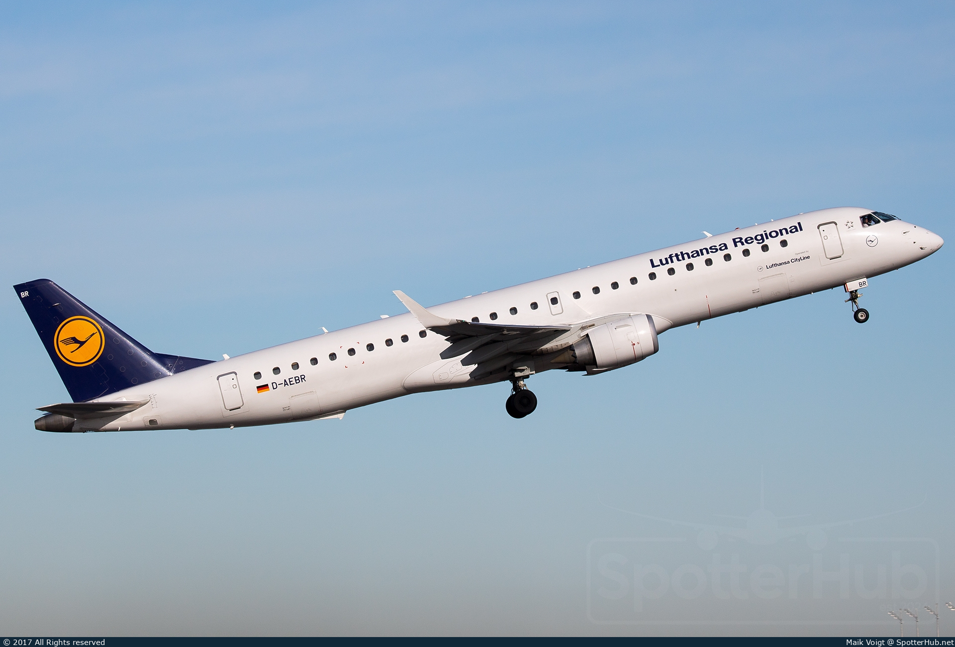 Photo of D-AEBR - Embraer ERJ-195LR operated by Lufthansa CityLine