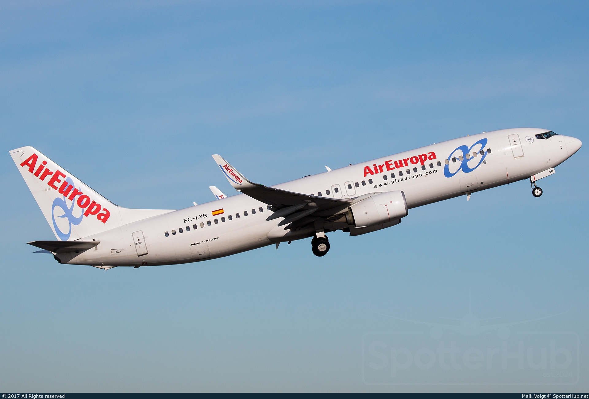 Photo of EC-LYR - Boeing 737-85P operated by Air Europa