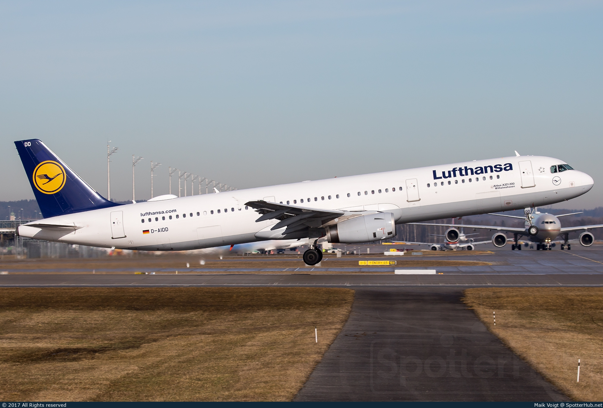 Photo of D-AIDD - Airbus A321-231 operated by Lufthansa