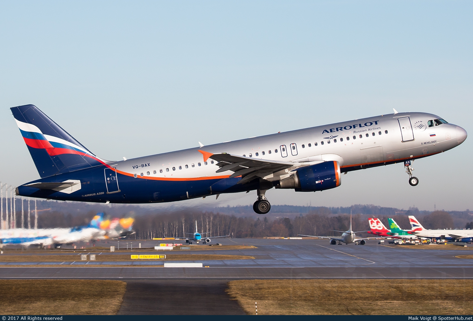 Photo of VQ-BAX - Airbus A320-214 operated by Aeroflot