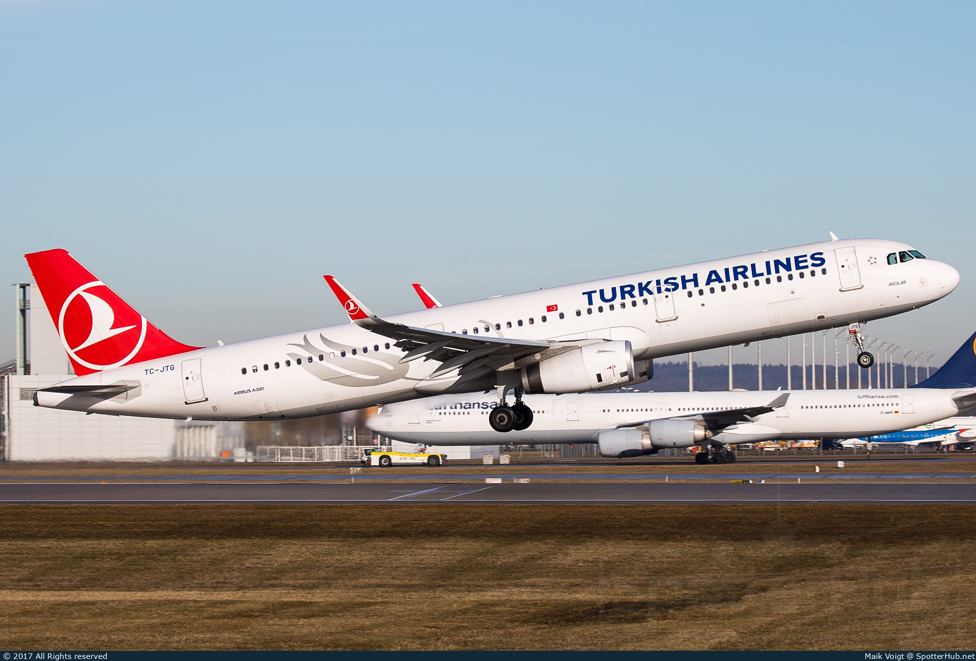 Photo of TC-JTG - Airbus A321-231 operated by Turkish Airlines