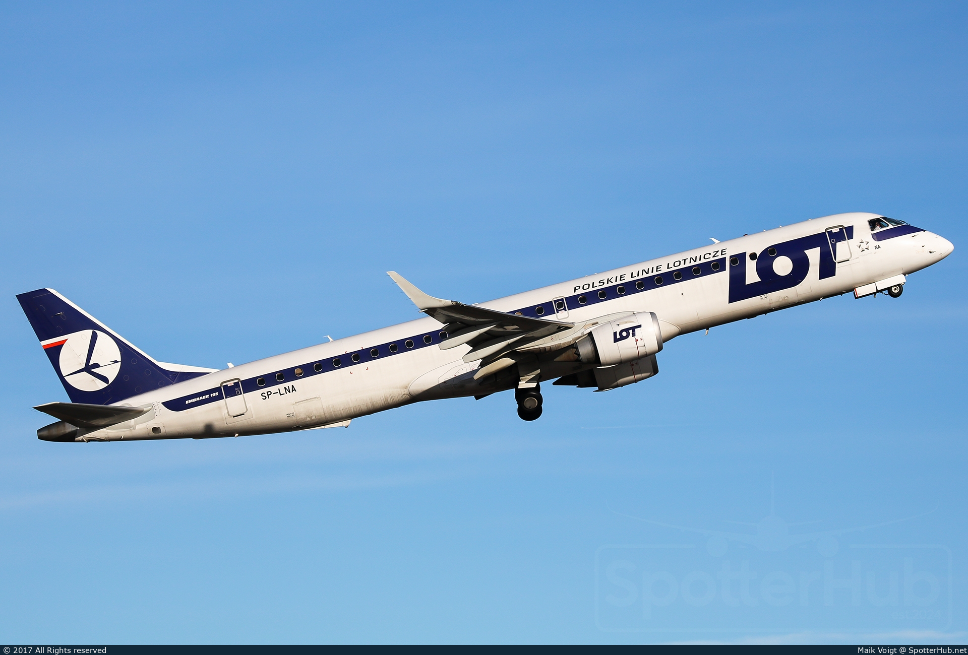 Photo of SP-LNA - Embraer ERJ-195LR operated by LOT Polish Airlines