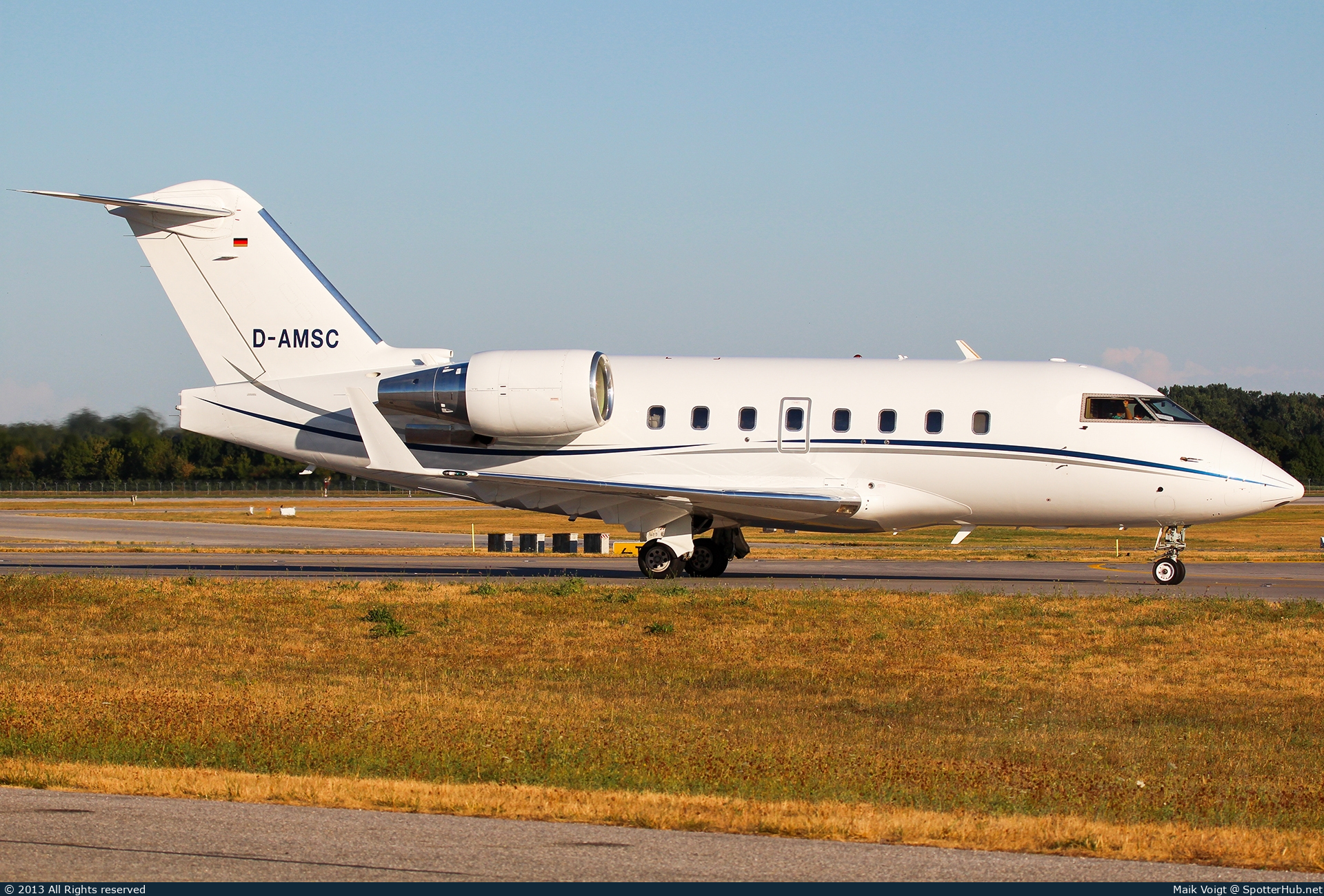 Photo of D-AMSC - Bombardier Challenger 604 operated by MHS Aviation
