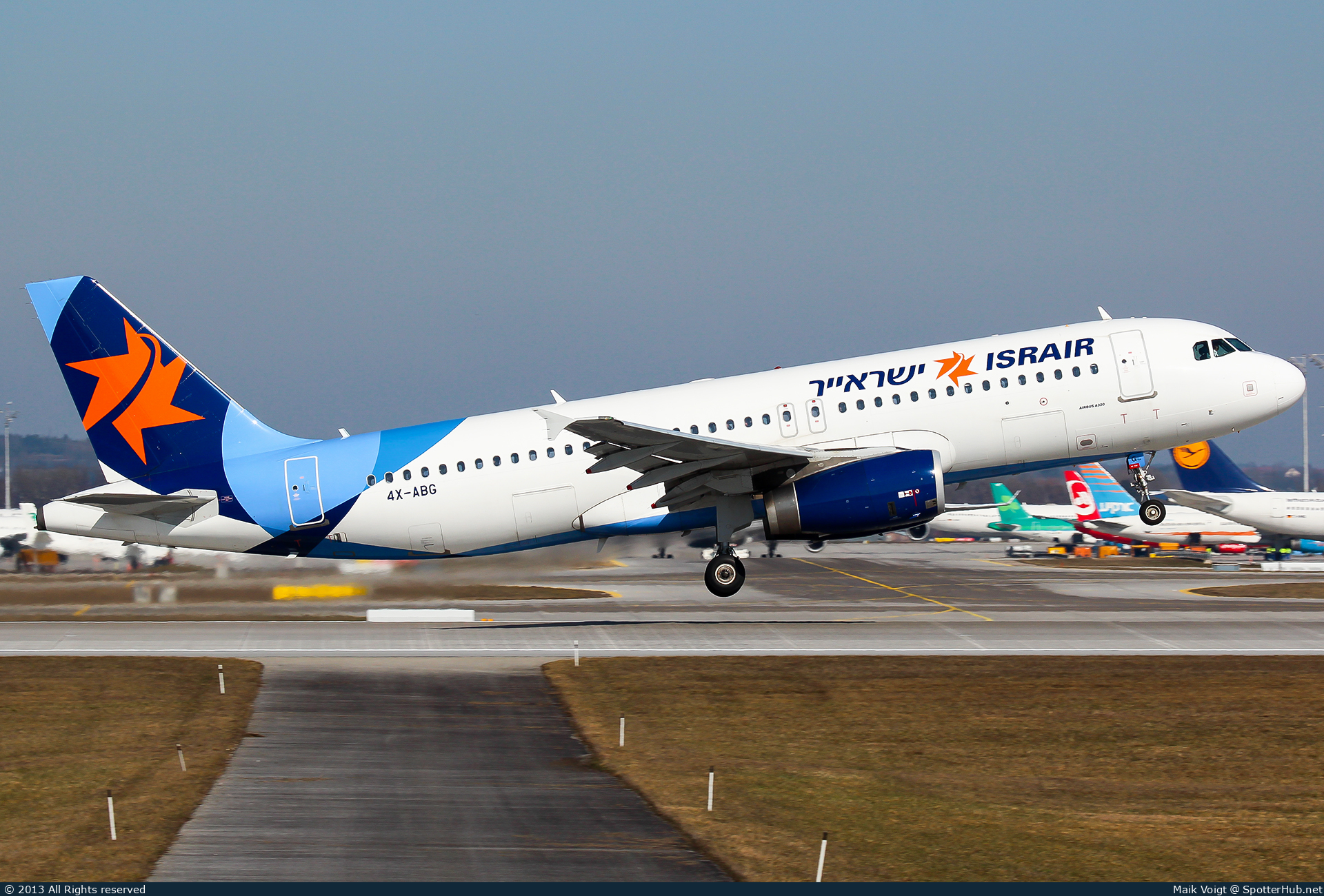 Photo of 4X-ABG - Airbus A320-232 operated by Israir