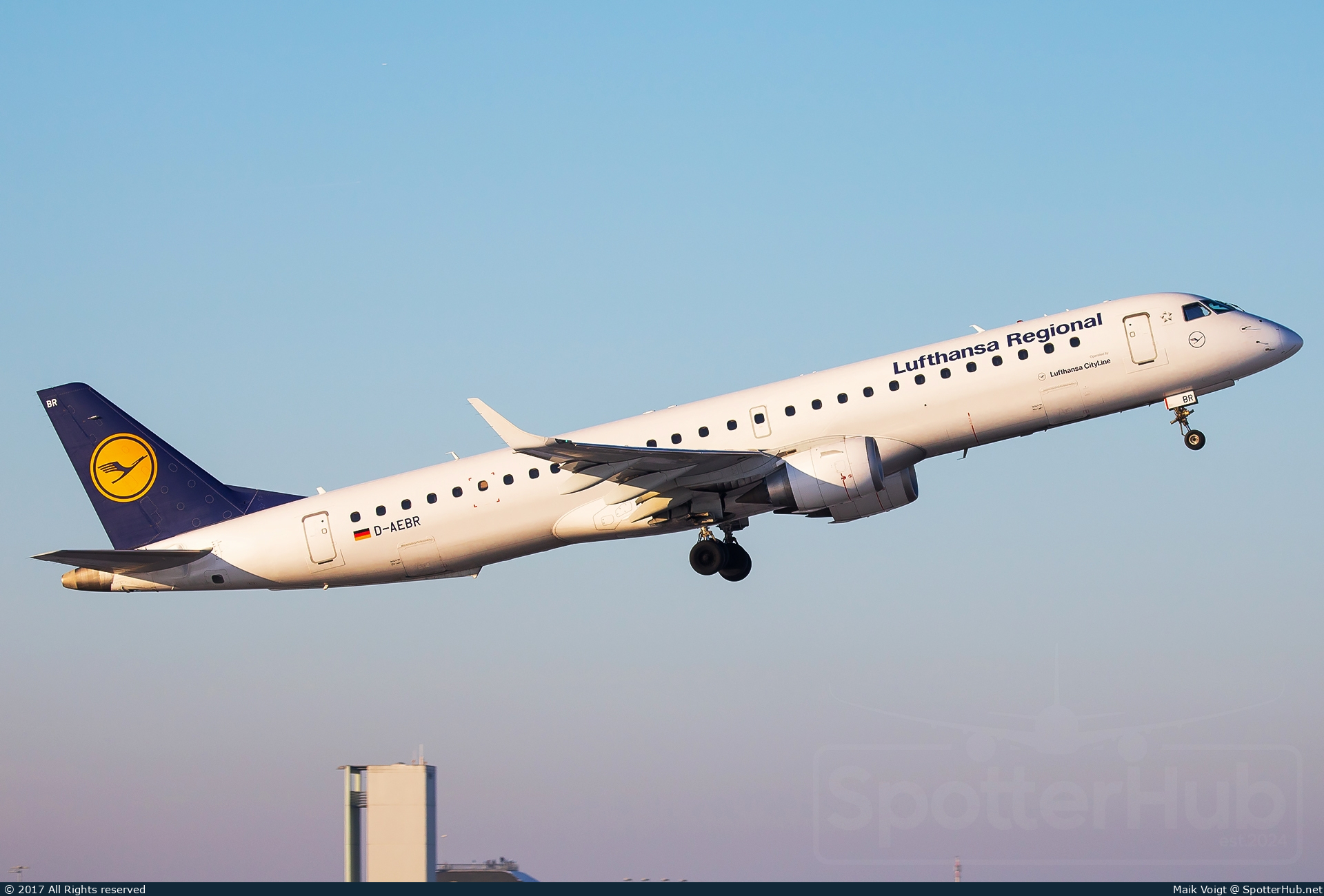 Photo of D-AEBR - Embraer ERJ-195LR operated by Lufthansa CityLine