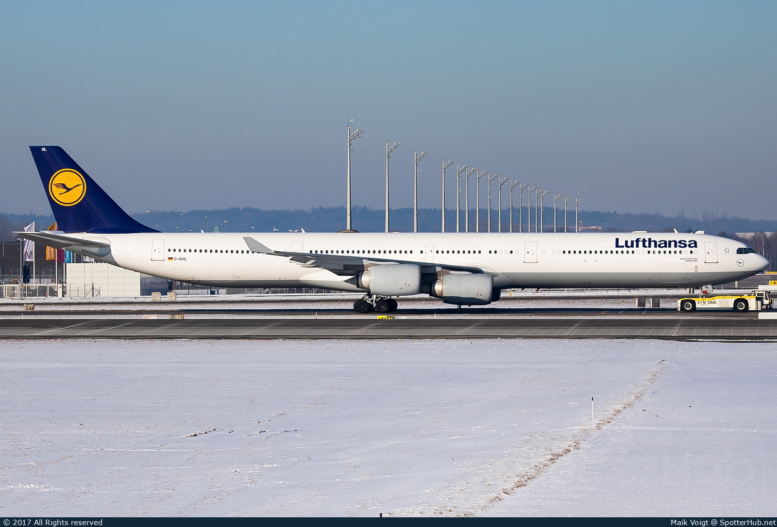 Photo of D-AIHL - Airbus A340-642 operated by Lufthansa