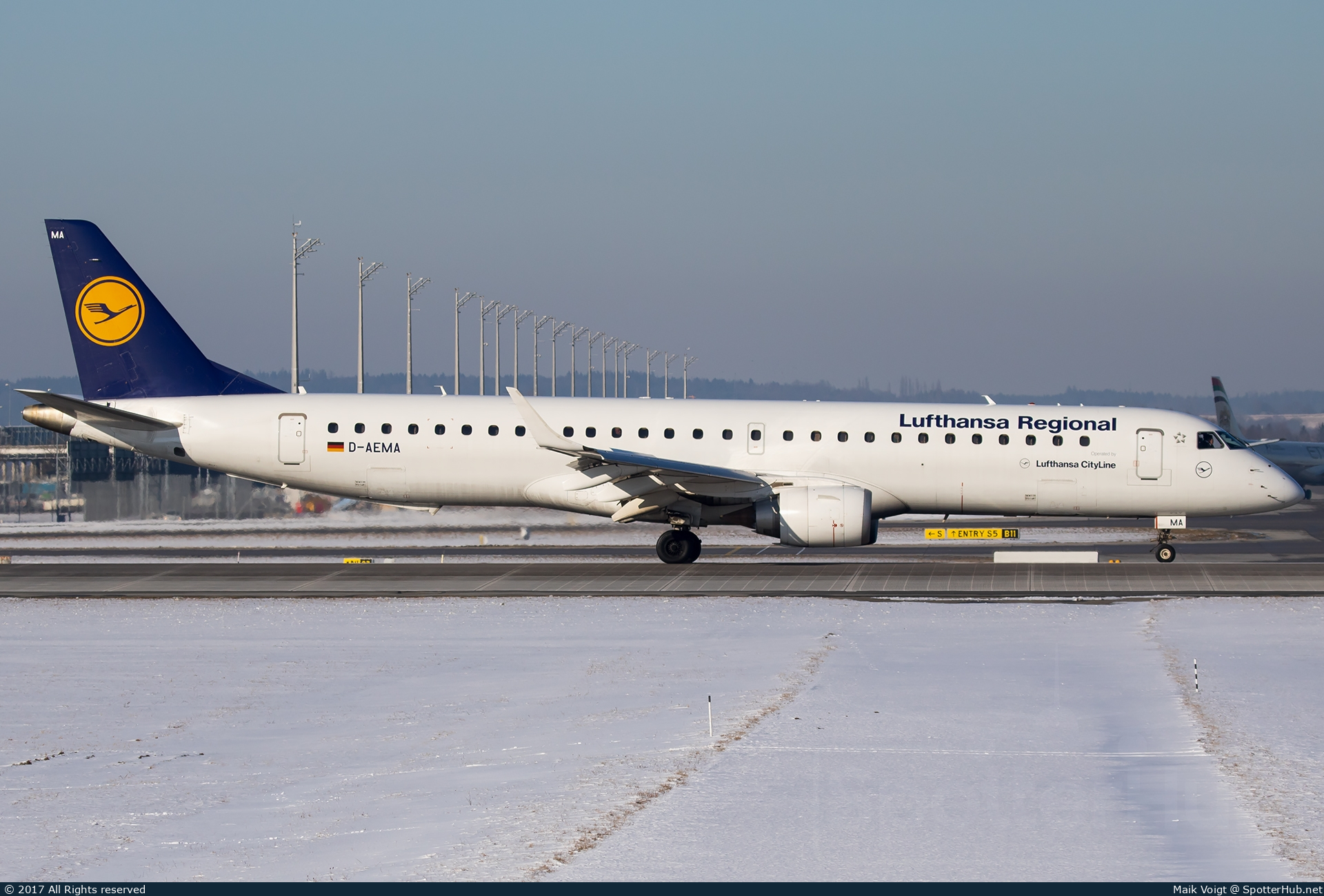 Photo of D-AEMA - Embraer ERJ-195LR operated by Lufthansa CityLine