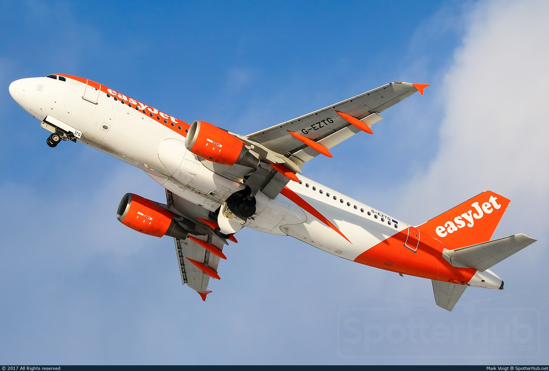 Photo of G-EZTG - Airbus A320-214 operated by easyJet
