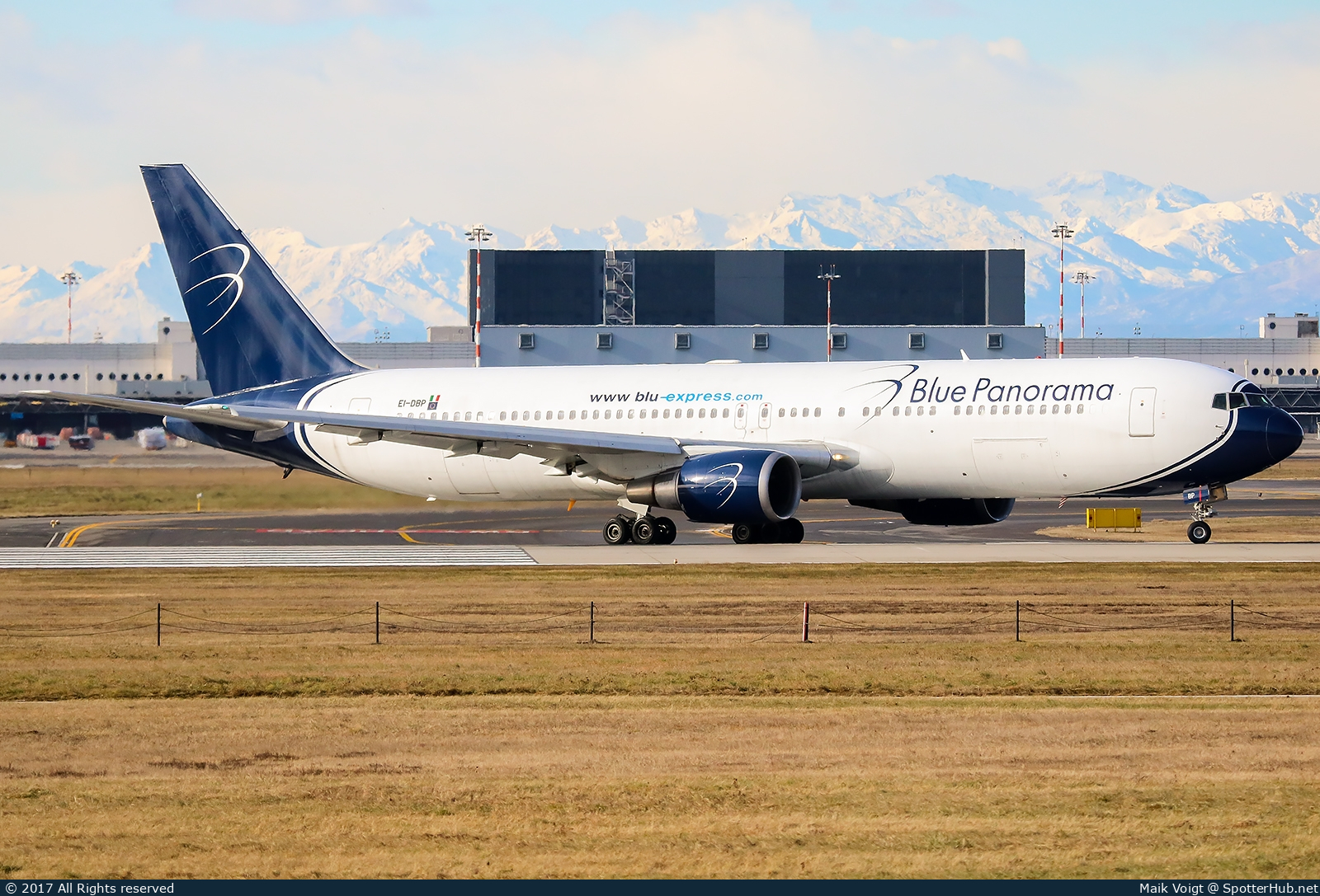 Photo of EI-DBP - Boeing 767-35H(ER) operated by Alitalia