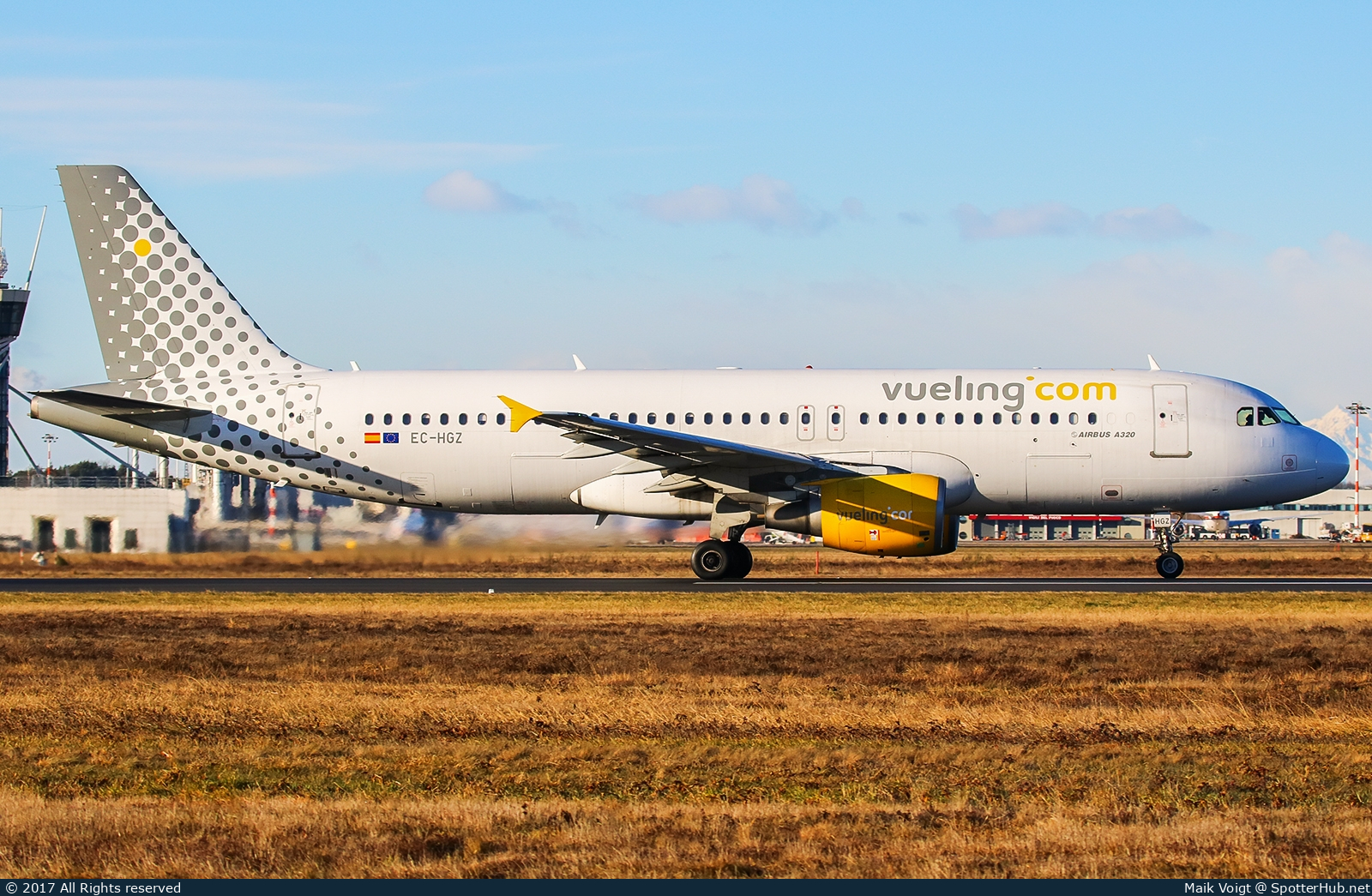 Photo of EC-HGZ - Airbus A320-214 operated by Vueling