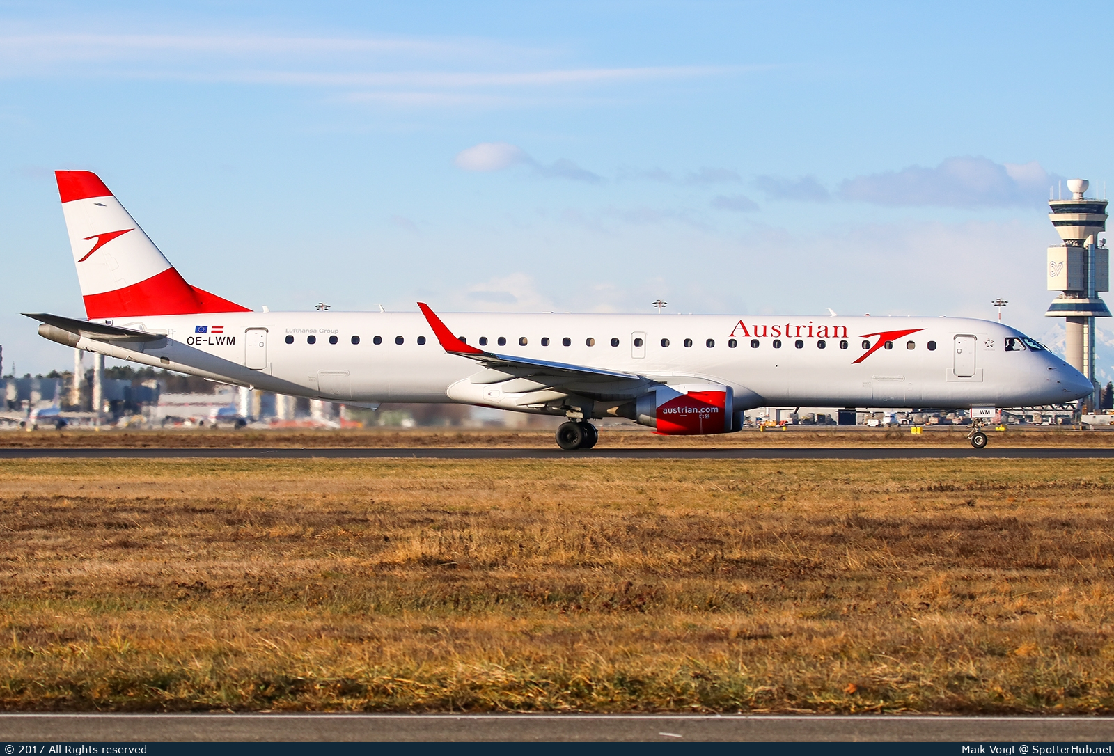 Photo of OE-LWM - Embraer ERJ-195LR operated by Austrian Airlines
