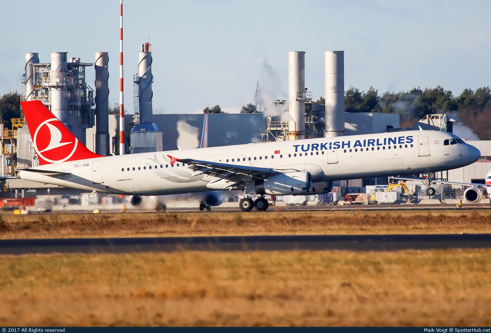 Photo of TC-JSB - Airbus A321-231 operated by Turkish Airlines