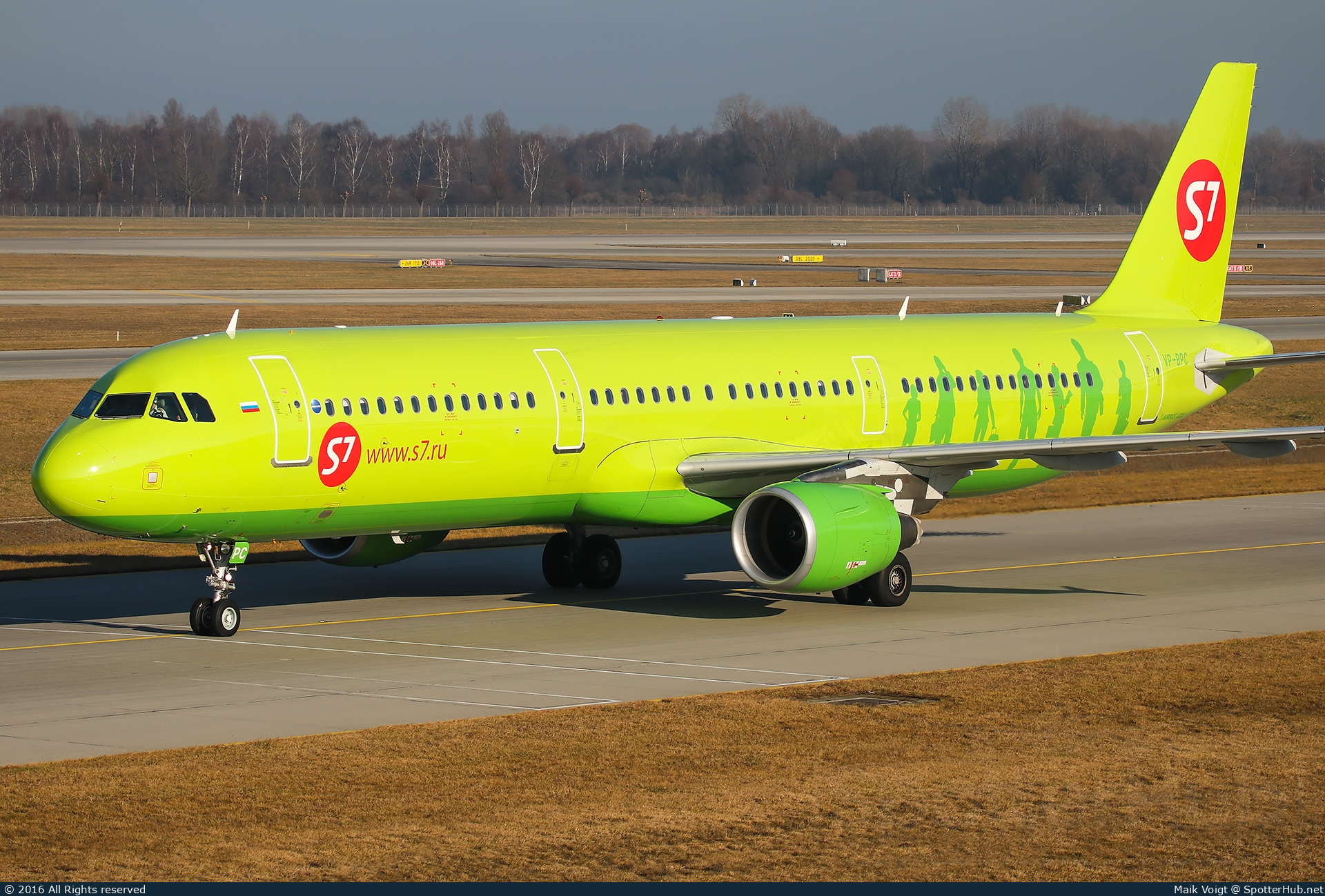 Photo of VP-BPC - Airbus A321-211 operated by S7 Airlines