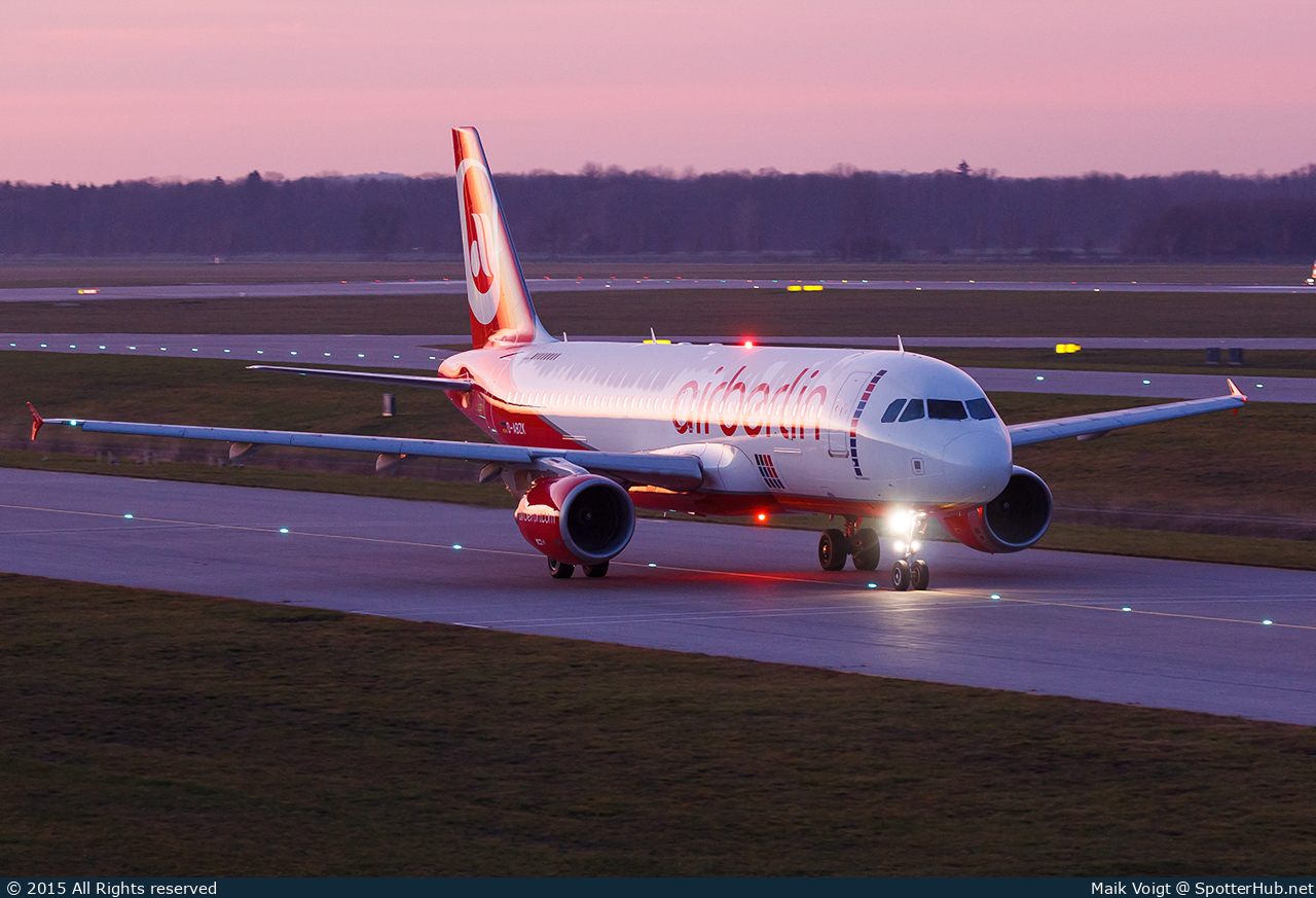 Photo of D-ABZK - Airbus A320-216 operated by Air Berlin