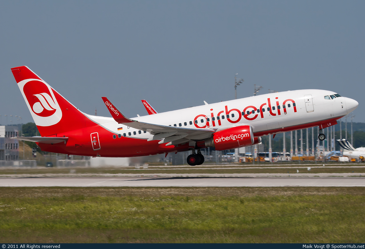 Photo of D-ABLB - Boeing 737-76J operated by Air Berlin