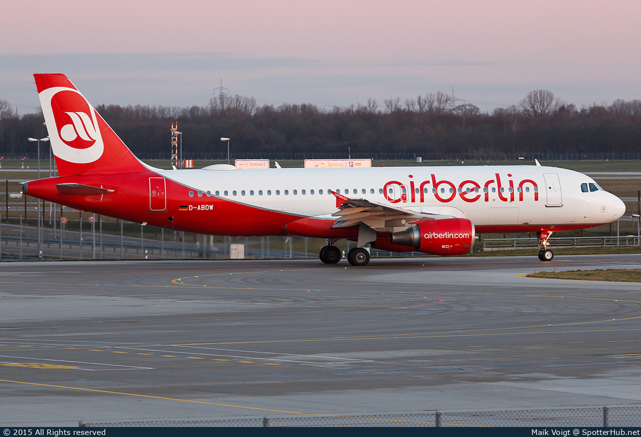 Photo of D-ABDW - Airbus A320-214 operated by Air Berlin