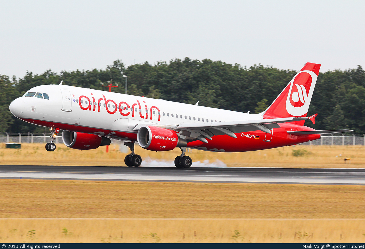 Photo of D-ABFU - Airbus A320-214 operated by Air Berlin