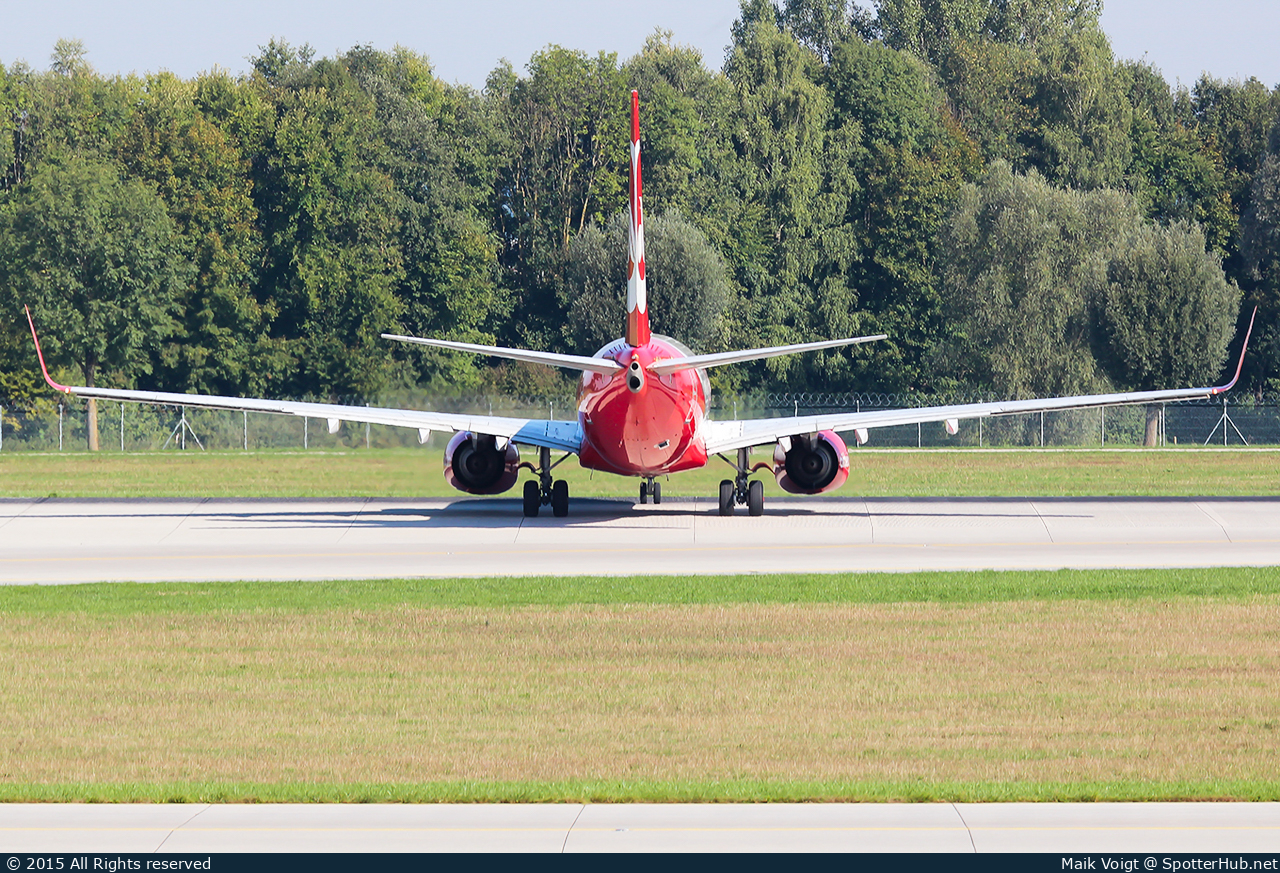 Photo of D-AHXE - Boeing 737-7K5 operated by Air Berlin (opb TUIfly)