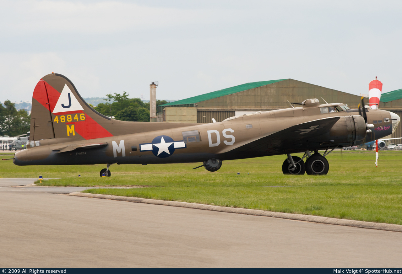 Photo of F-AZDX - Boeing RB-17G Flying Fortress operated by Association Forteresse Toujours Volante