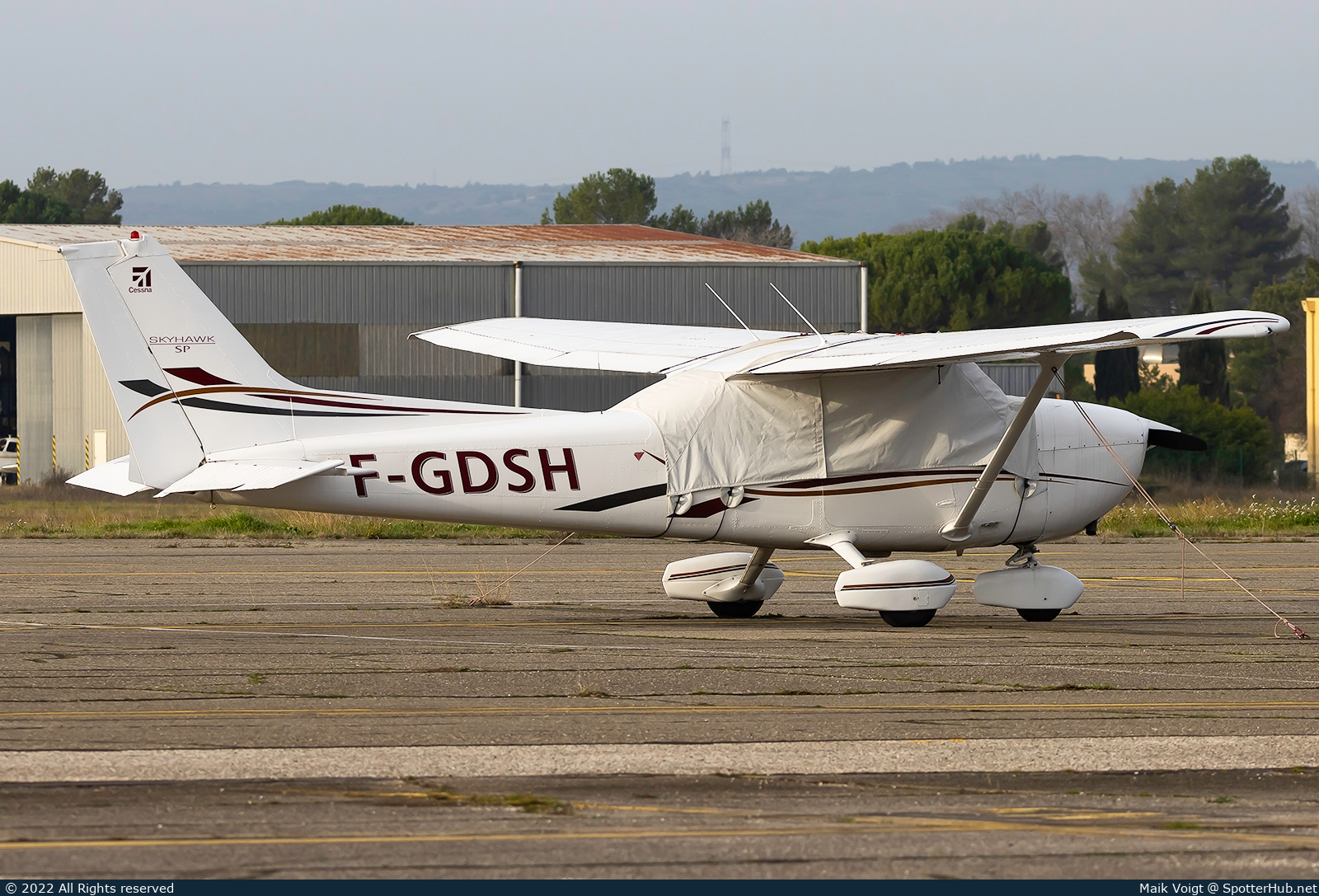 Photo of F-GDSH - Reims-Cessna F172P Skyhawk II operated by Private