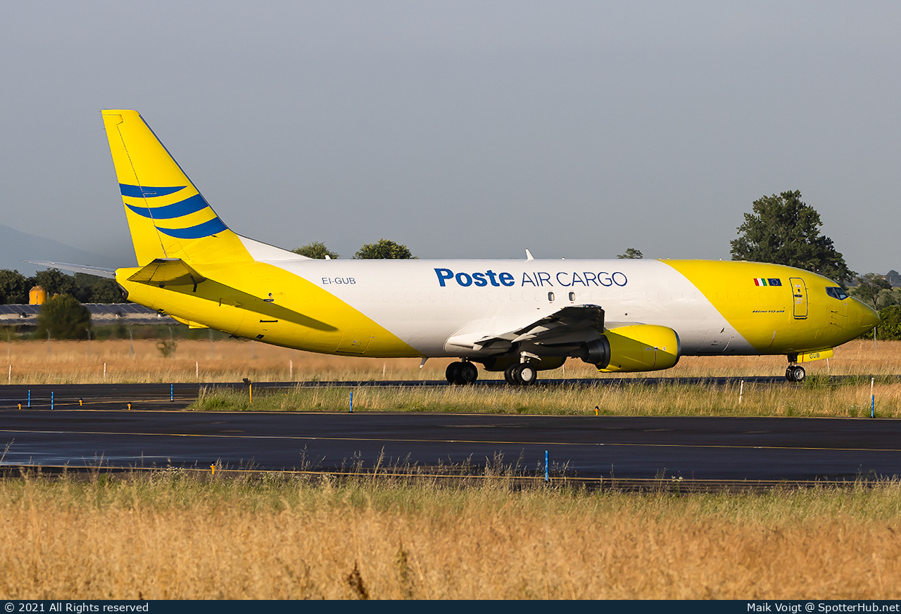 Photo of EI-GUB - Boeing 737-490(SF) operated by Poste Air Cargo